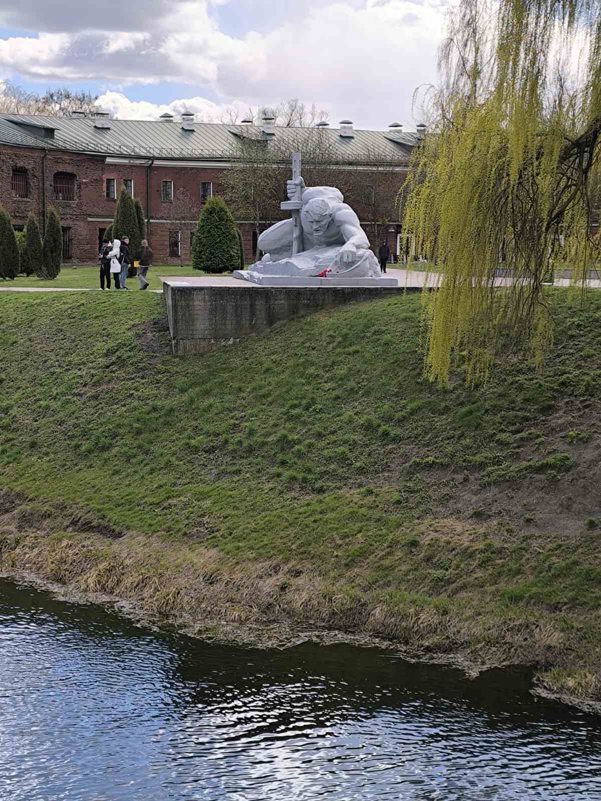 09 04 25